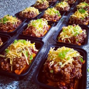TURKEY CHILI W/CHEDDAR AND GREEN ONIONS SWEET POTATO FRY BOWL